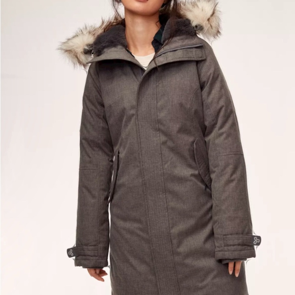 TNA ARITZIA SUMMIT FUR PUFFER